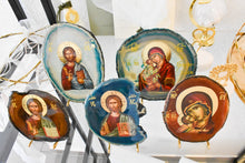 Laden Sie das Bild in den Galerie-Viewer, Ikone aus Achat
