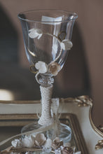 Φόρτωση εικόνας στο εργαλείο προβολής Συλλογής, 02 Σετ γάμου δίσκος-καράφα-ποτήρι με διακόσμηση
