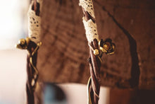 Φόρτωση εικόνας στο εργαλείο προβολής Συλλογής, Ξύλινα στέφανα γάμου με μπρούτζινη διακόσμηση
