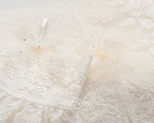 Laden Sie das Bild in den Galerie-Viewer, Taufhandtuch French Lace

