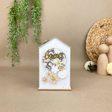 Laden Sie das Bild in den Galerie-Viewer, Aufsteller aus Holz Love
